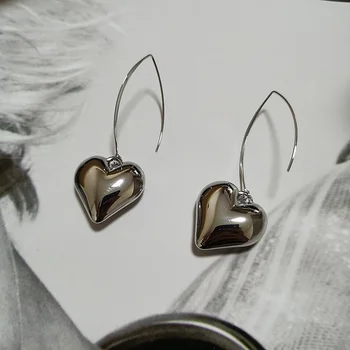 Нов дизайн чувство на триизмерната любов праскова сърце темперамент персонализирани обеци прости модни обеци на ухото на куката мода